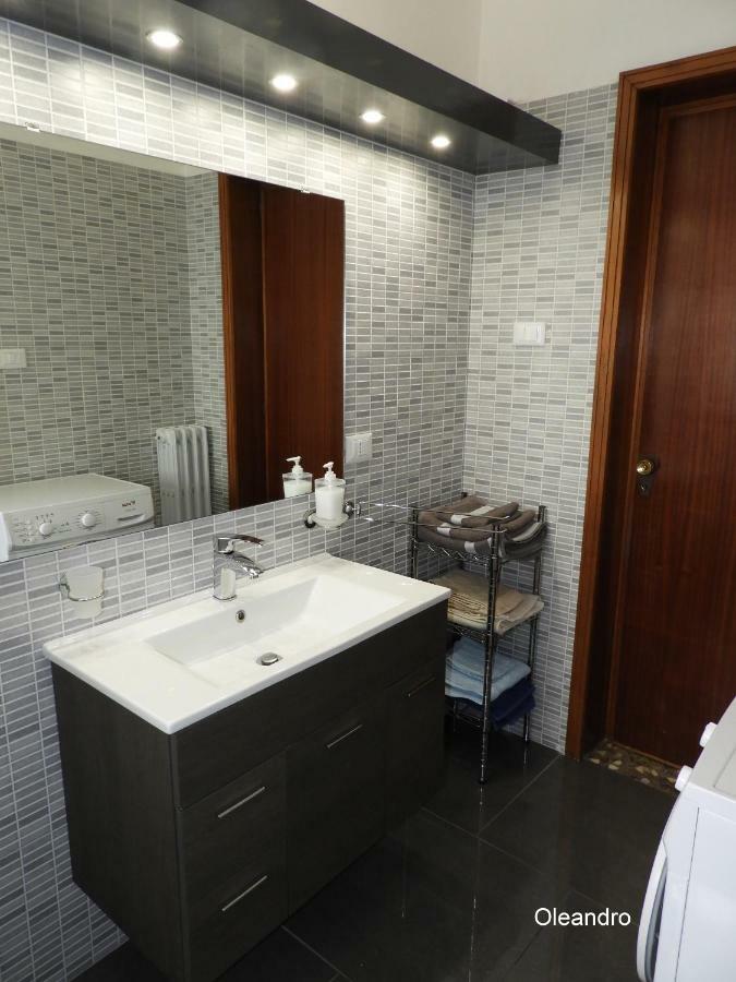 Oleandro E Glicine Apartment เลชเช ภายนอก รูปภาพ