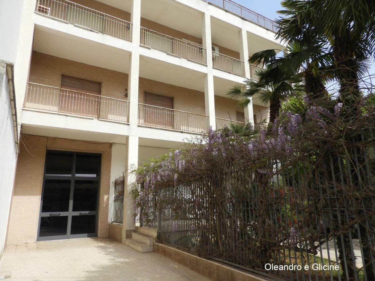 Oleandro E Glicine Apartment เลชเช ภายนอก รูปภาพ