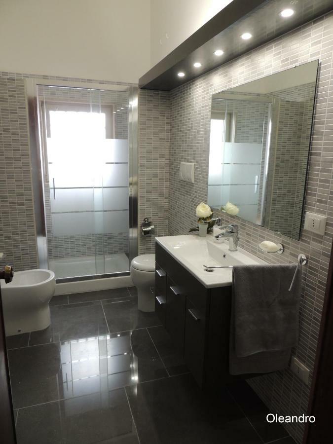 Oleandro E Glicine Apartment เลชเช ภายนอก รูปภาพ