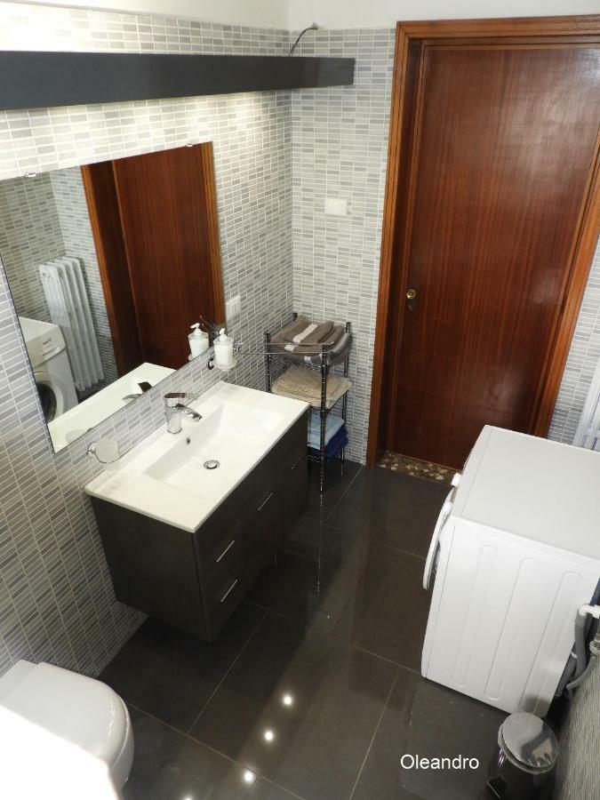 Oleandro E Glicine Apartment เลชเช ภายนอก รูปภาพ