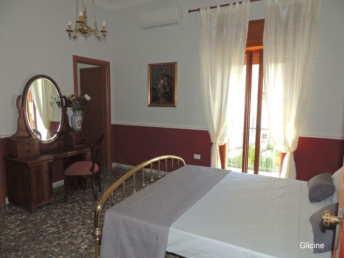 Oleandro E Glicine Apartment เลชเช ภายนอก รูปภาพ
